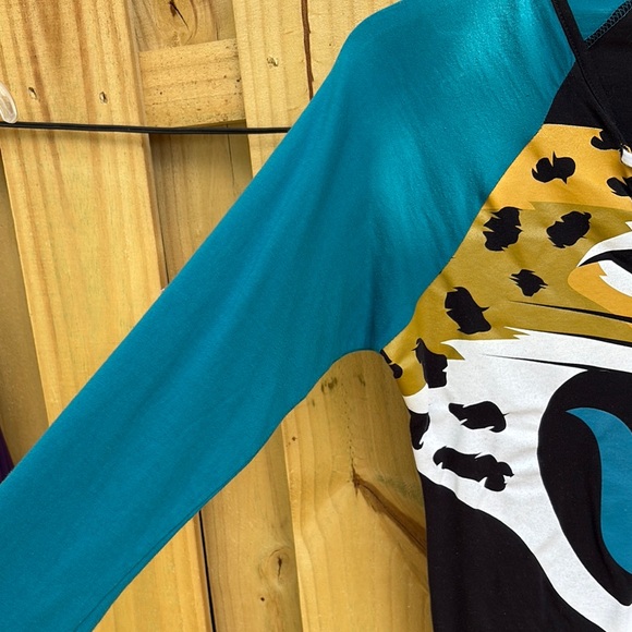 Teal and Black Long Sleeve Jacksonville Jaguar Graphic Top - Picture 4 of 5
